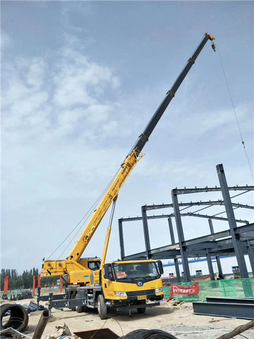 贵池区超高层建筑钢结构吊装案例